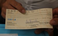 Presidente da Câmara entrega cheque de R$ 600 mil ao prefeito para reconstrução da ponte próxima ao fórum 03