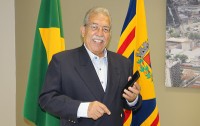 O Presidente da Câmara, Dr. Luis Pereira e Vereadores comemoram chegada do UBER e DECAR em Catanduva 02