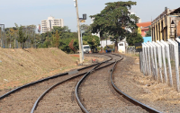 Enfermeiro Ari esteve nos principais cruzamentos da linha férrea da cidade 05