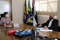Presidente da Câmara , Dr. Luis Pereira entrega cheque de 500 mil para que a Prefeitura possa socorrer as famílias de Catanduva que encontram-se em situação de vulnerabilidade 2
