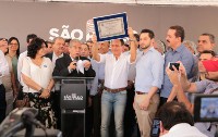 Dr. Luis Pereira entrega “Título de Cidadão Catanduvense” ao Governador João Doria Junior  6