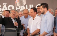 Dr. Luis Pereira entrega “Título de Cidadão Catanduvense” ao Governador João Doria Junior  9