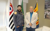 Dr. Luis Pereira recebe visita do Artista Plástico Lucas Mesquita 