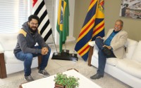 Dr. Luis Pereira recebe visita do Artista Plástico Lucas Mesquita 3