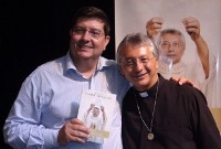 Dr. Luis Pereira e demais vereadores participam do lançamento da biografia do Padre Osvaldo de Oliveira Rosa 3