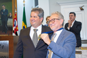 ALAN AUTOMÓVEIS ENTREGA MEDALHA 14 DE ABRIL AO PRESIDENTE DO SINCOMÉRCIO