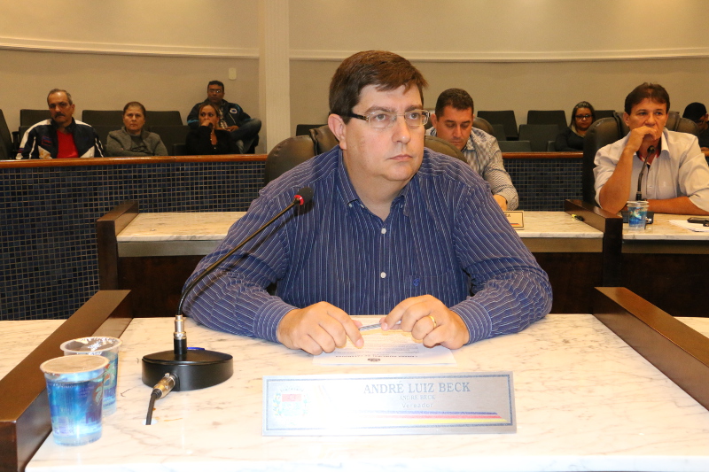 Beck faz requerimento pedindo que caixas eletrônicos funcionem fora do horário do expediente