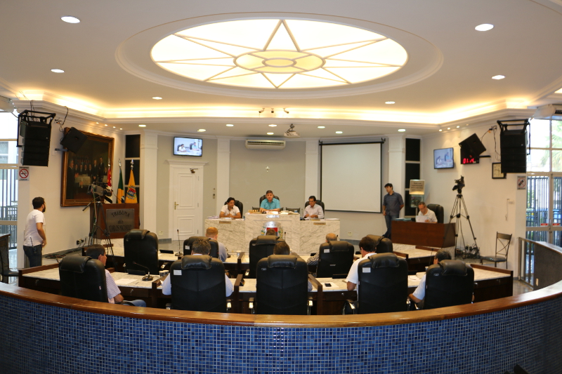  Câmara realiza sessão tripla e discute oito projetos na terça-feira 