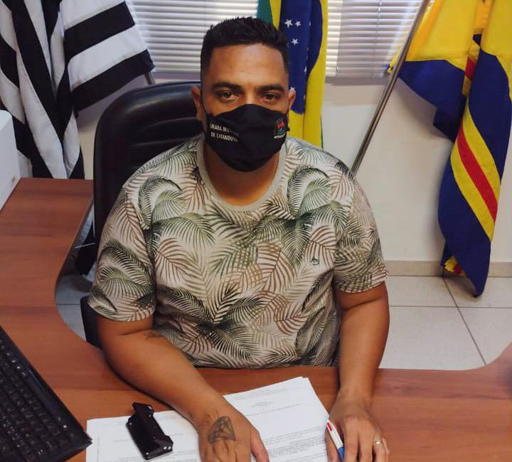 Carlos Alexandre Gordo requer revitalização de viaduto em favor da vida