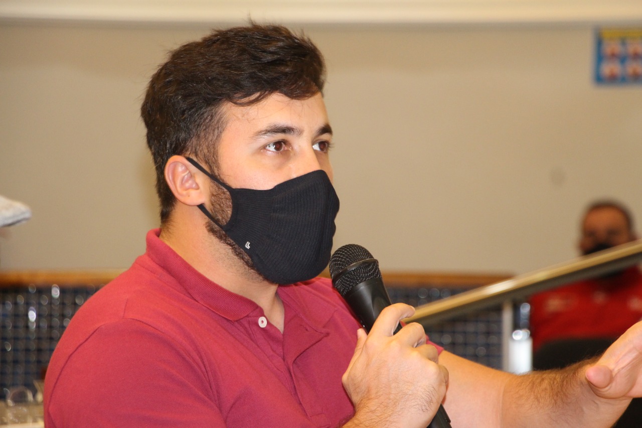 Cesar Patrick solicita informações sobre sinalização de atendimento preferencial a autistas