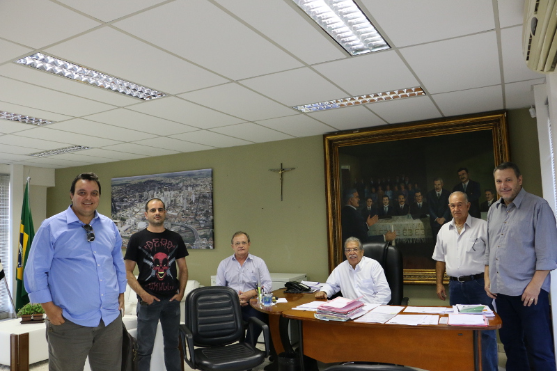 Chefe do Legislativo encaminha processo de renovação e atualização do acervo de leis