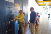 Cidimar Porto comemora o retorno dos bebedouros no Terminal Urbano  