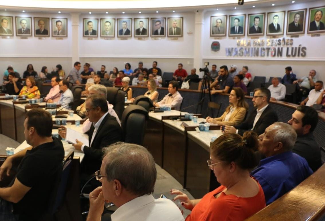 Com galerias lotadas, retirada dos trilhos é discutida na Câmara de Catanduva