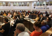 Com galerias lotadas, retirada dos trilhos é discutida na Câmara de Catanduva
