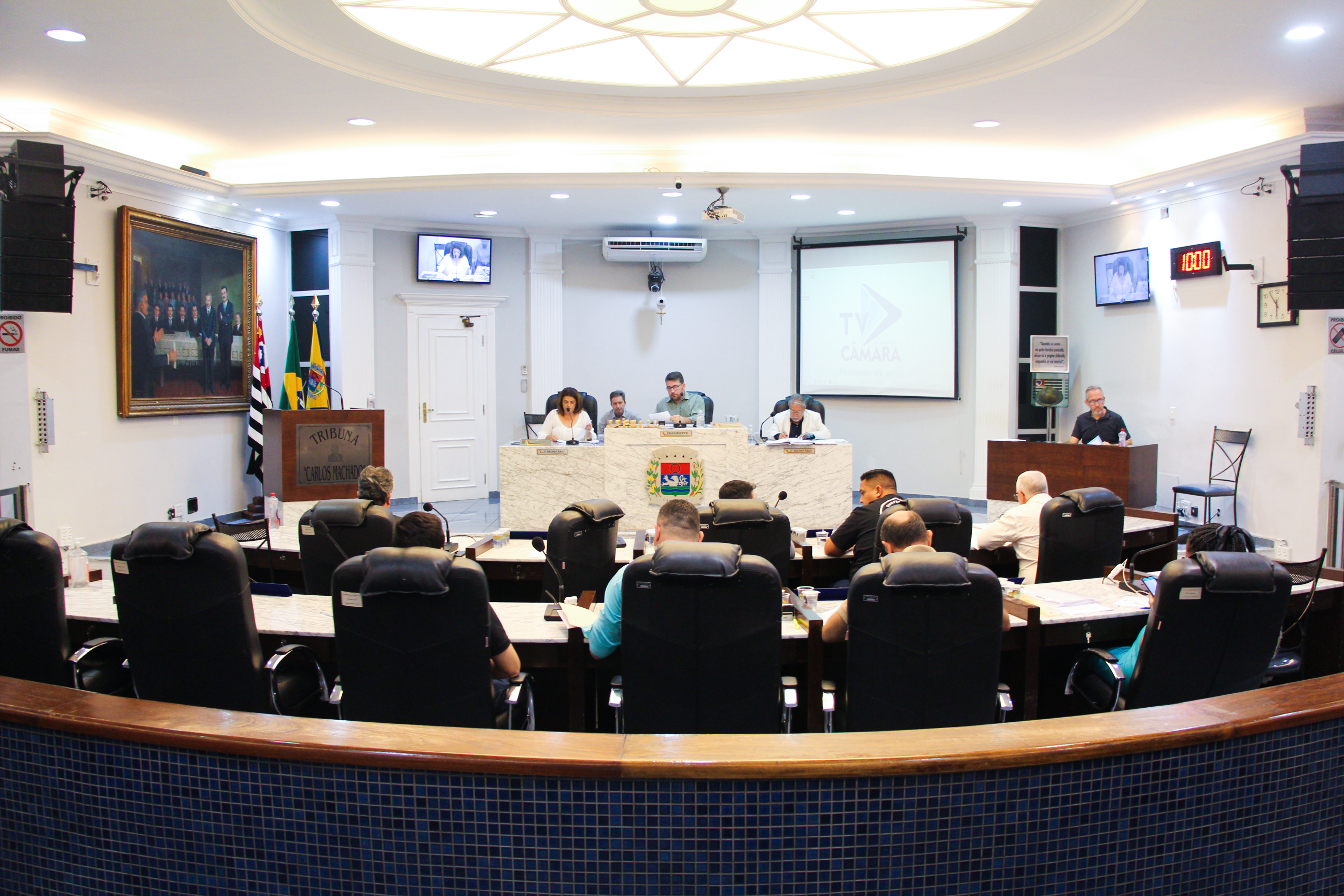COM SESSÃO EXTRA VEREADORES APROVAM PROJETO DE REESTRUTURAÇÃO DA PREFEITURA