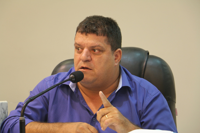 Ditinho Muleta solicita informações sobre o Conselho Municipal da Educação