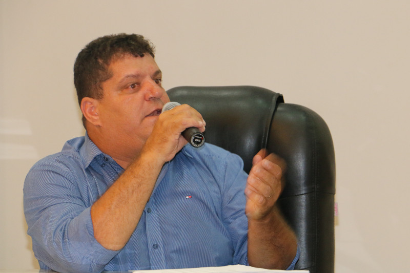Ditinho Muleta solicita melhorias na praça do Gabriel Hernandes 