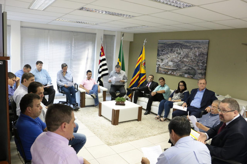 Dr. Luis Pereira e demais vereadores recebem visita do Promotor, Dr. André Luiz Nogueira da Cunha 