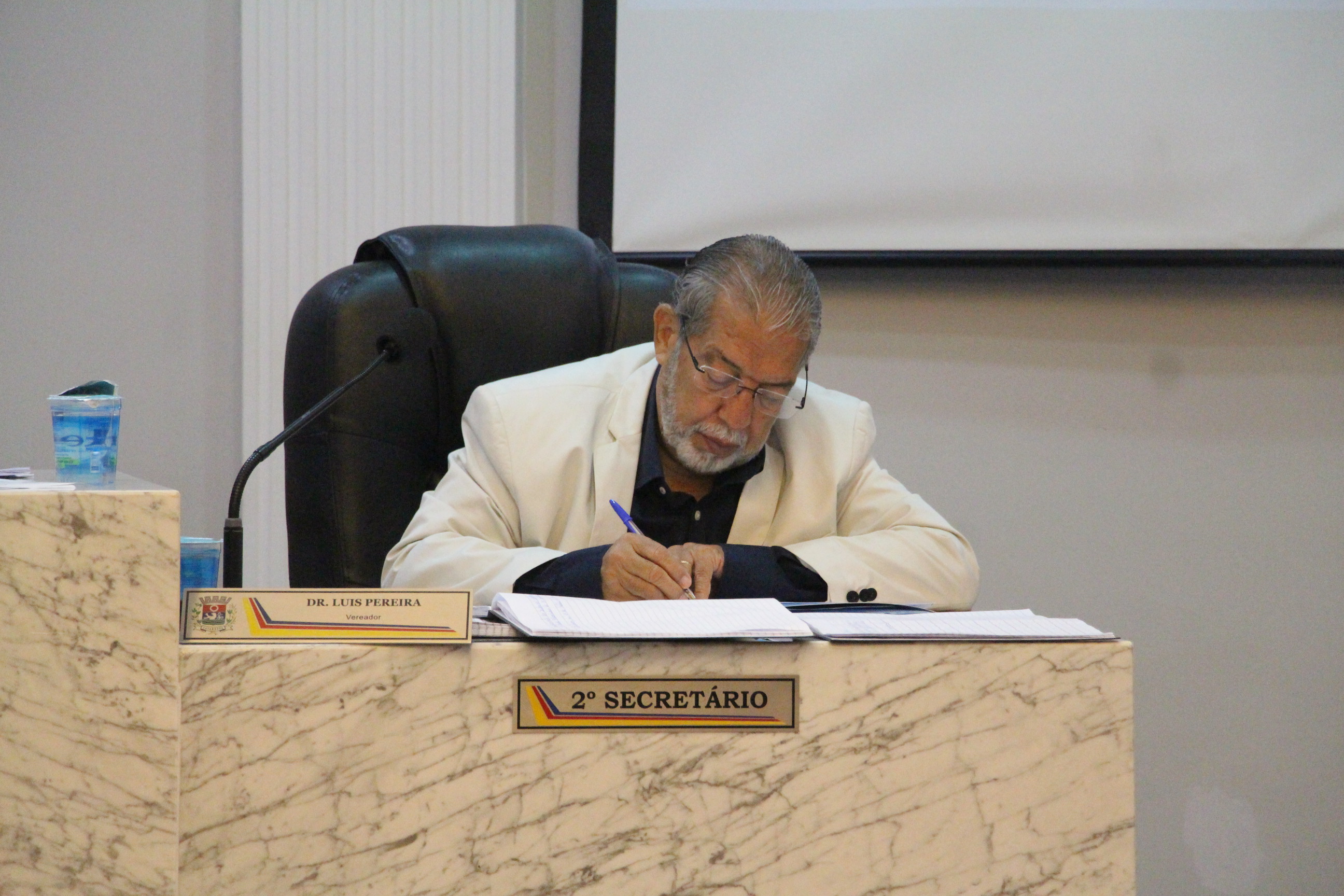 DR. LUÍS PEREIRA INDICA REVITALIZAÇLÃO DE PRAÇA NO BAIRRO PARQUE IRACEMA