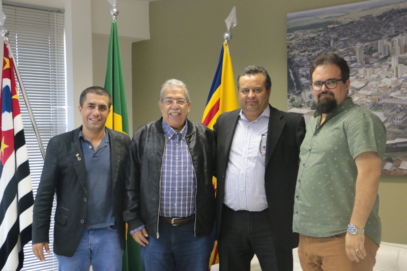 Dr. Luis Pereira recebe visita de representantes do IFSP
