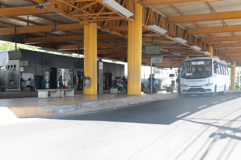 Dr. Luis Pereira solicita alteração do horário do ônibus no período noturno 