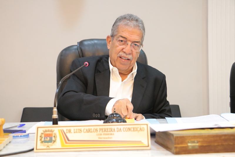 Dr. Luis Pereira solicita ao Poder Executivo Municipal informações sobre a situação das Professoras contratadas através do concurso seletivo