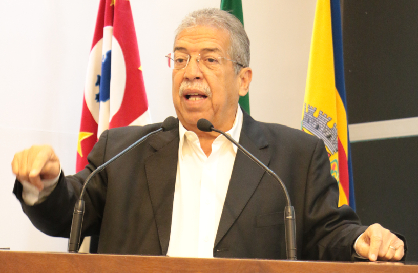 Dr. Luis Pereira sugere uso de planta para combater mosquito da Dengue