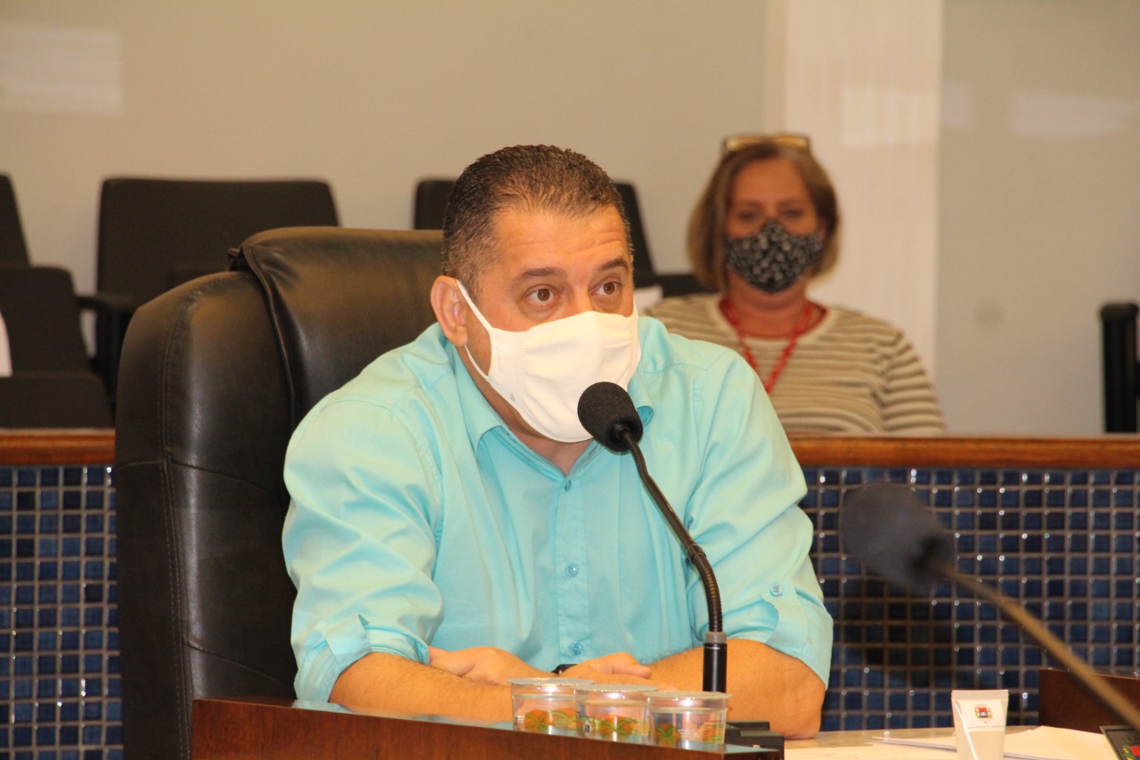 EM PL, MAURICIO GOUVEA BUSCA MICRO-CHIPAGEM EM ANIMAIS DE CATANDUVA