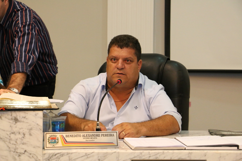 Em pleno recesso parlamentar, Ditinho Muleta cobra Prefeito Municipal sobre Asfalto do Jd. Alpino