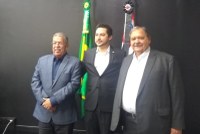 Em reunião com os secretários do Governo Estadual, Dr. Luis Pereira recebe notícias sobre o tratamento de jovem catanduvense