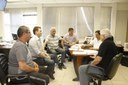 Enfermeiro Ari entrega Moção de Aplausos aos Coordenadores do Bacharelado e da Licenciatura da Educação Física da FIPA