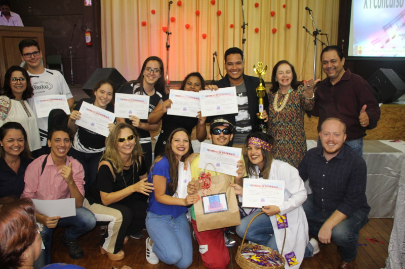 Enfermeiro Ari prestigia encerramento do Concurso de Quadras, Frases, Charges e Paródias