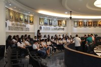 ESTUDANTES DO ENSINO MÉDIO DO COLÉGIO CATANDUVA PARTICIPAM DE BATE PAPO NA CÂMARA MUNICIPAL