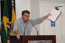 GLEISON BEGALLI ACOMPANHA MORADORA NA TENTATIVA DE ENTREGAR ABAIXO-ASSINADO AO PREFEITO! PADRE OSVALDO NÃO OS RECEBE 