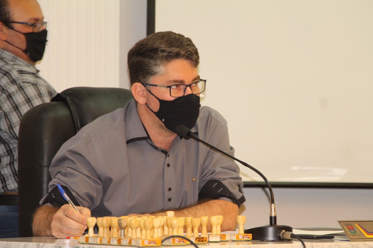 GLEISON BEGALLI ALERTA PARA O PERIGO DE BUEIRO ABERTO ATRÁS DO TERMINAL RODOVIÁRIO