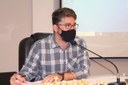 Gleison Begalli alerta sobre perigo próximo a colégio e solicita rua com mão única