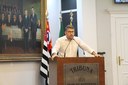 GLEISON BEGALLI PEDE POR BRINQUEDOS DE PARQUINHO NA PRAÇA DO AEROPORTO