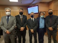 GLEISON BEGALLI PRESTIGIA ENTREGA DE COLAR DA HONRA AO MÉRITO JUDICIÁRIO AO DR. WAGNER QUADROS