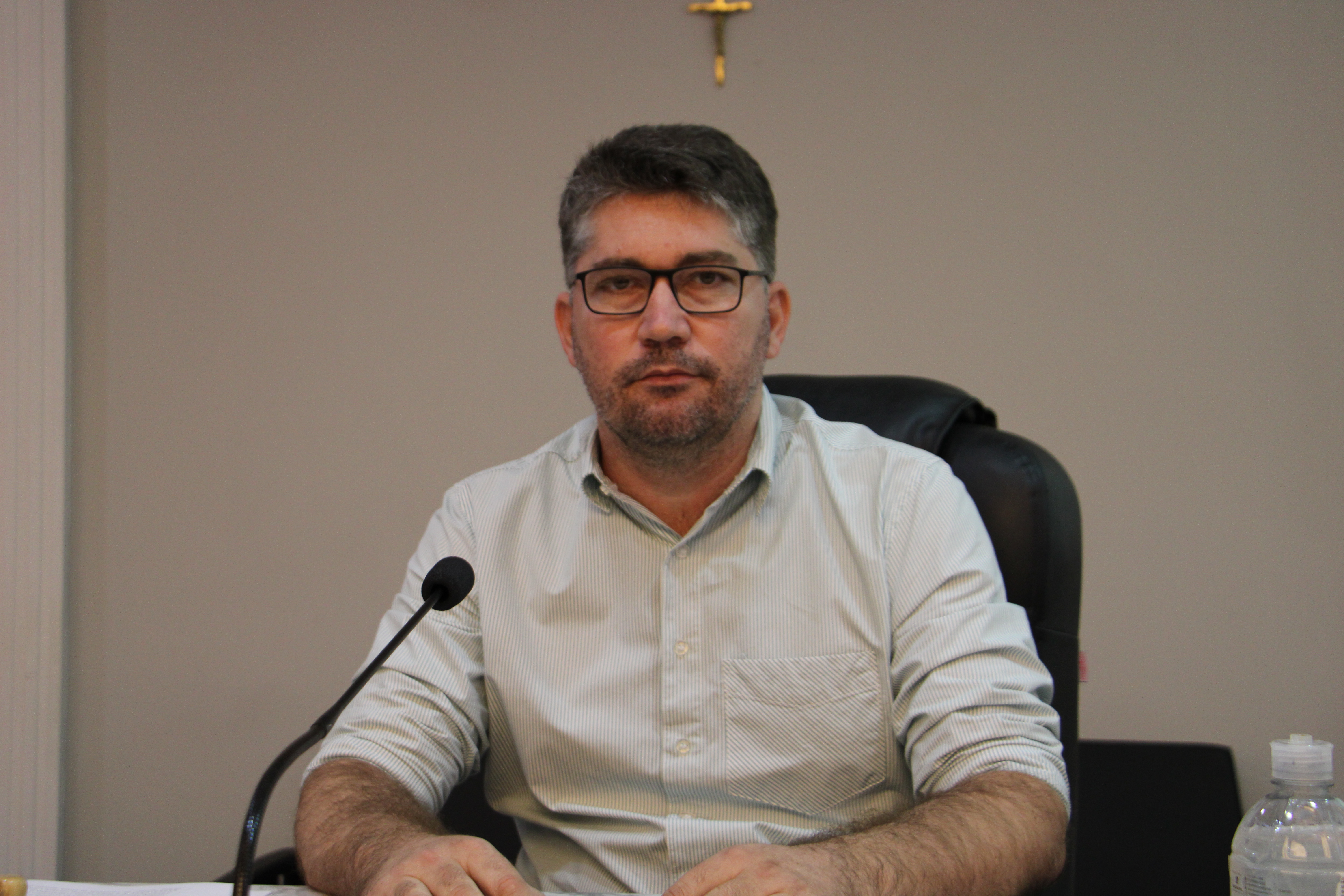 GLEISON BEGALLI VÊ NECESSIDADE URGENTE DE MELHORIAS PARA A EMEI GABRIEL HERNANDEZ