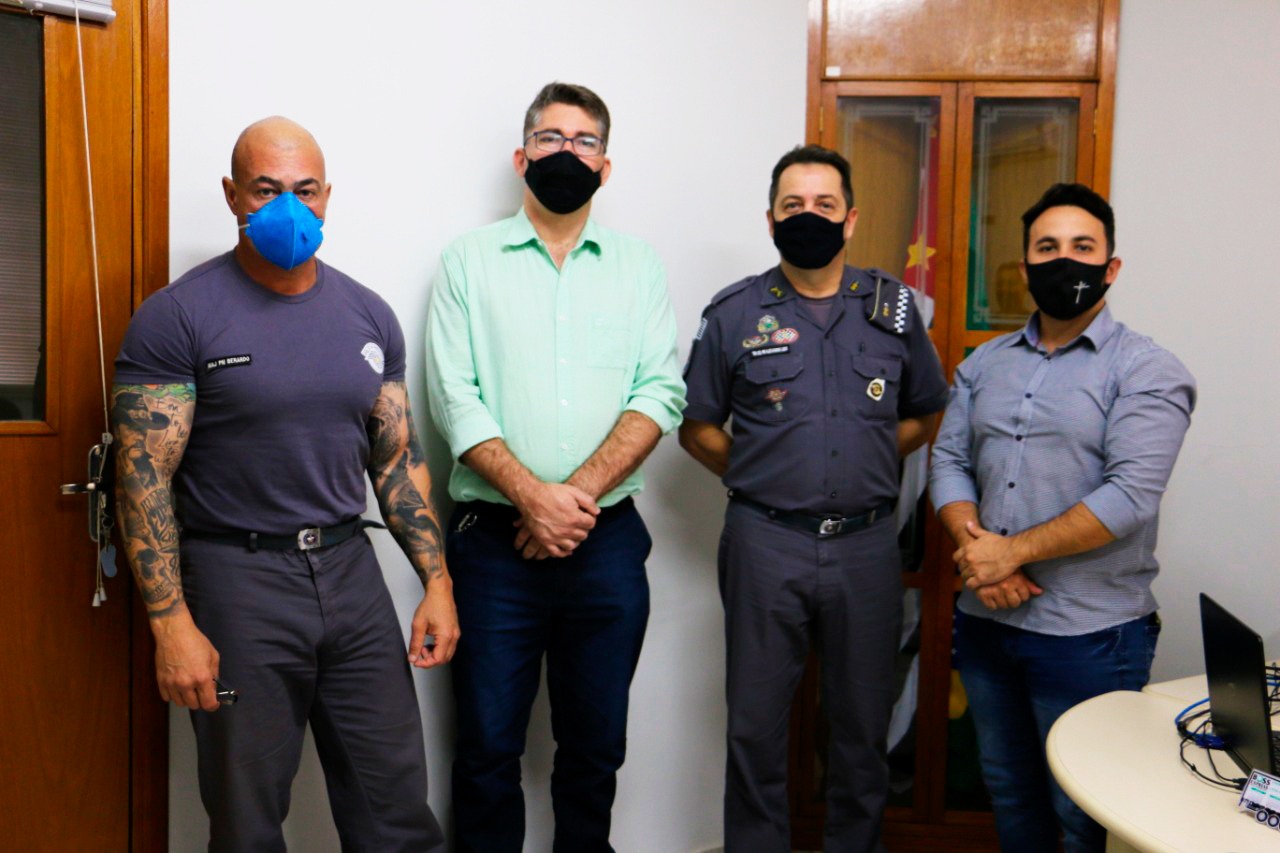 Gleison e César Patrick conhecem demandas do Batalhão da PM de Catanduva