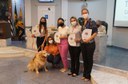 IVÂNIA SOLDATI FAZ HOMENAGEM AOS PROFISSIONAIS DO PROJETO CÃOTERAPIA