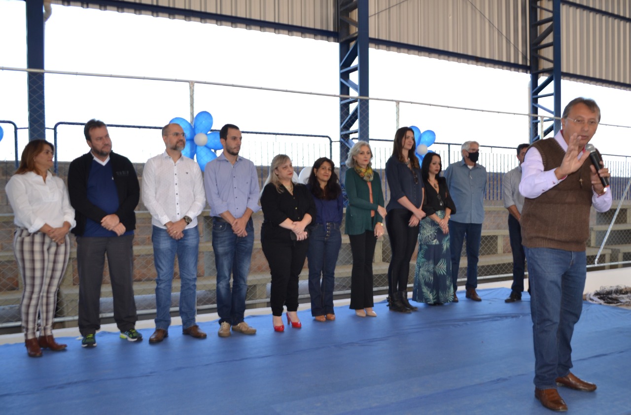 IVÂNIA SOLDATI PARTICIPA DA ENTREGA DA QUADRA DA ESCOLA LUZIA SESTITO GRADELLA