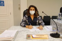 Ivânia Soldati recebe denúncia de poda drástica no Residencial Anuar Pacha