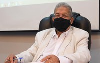 Luis Pereira indica conserto do asfalto na Avenida Theodoro Rosa Filho