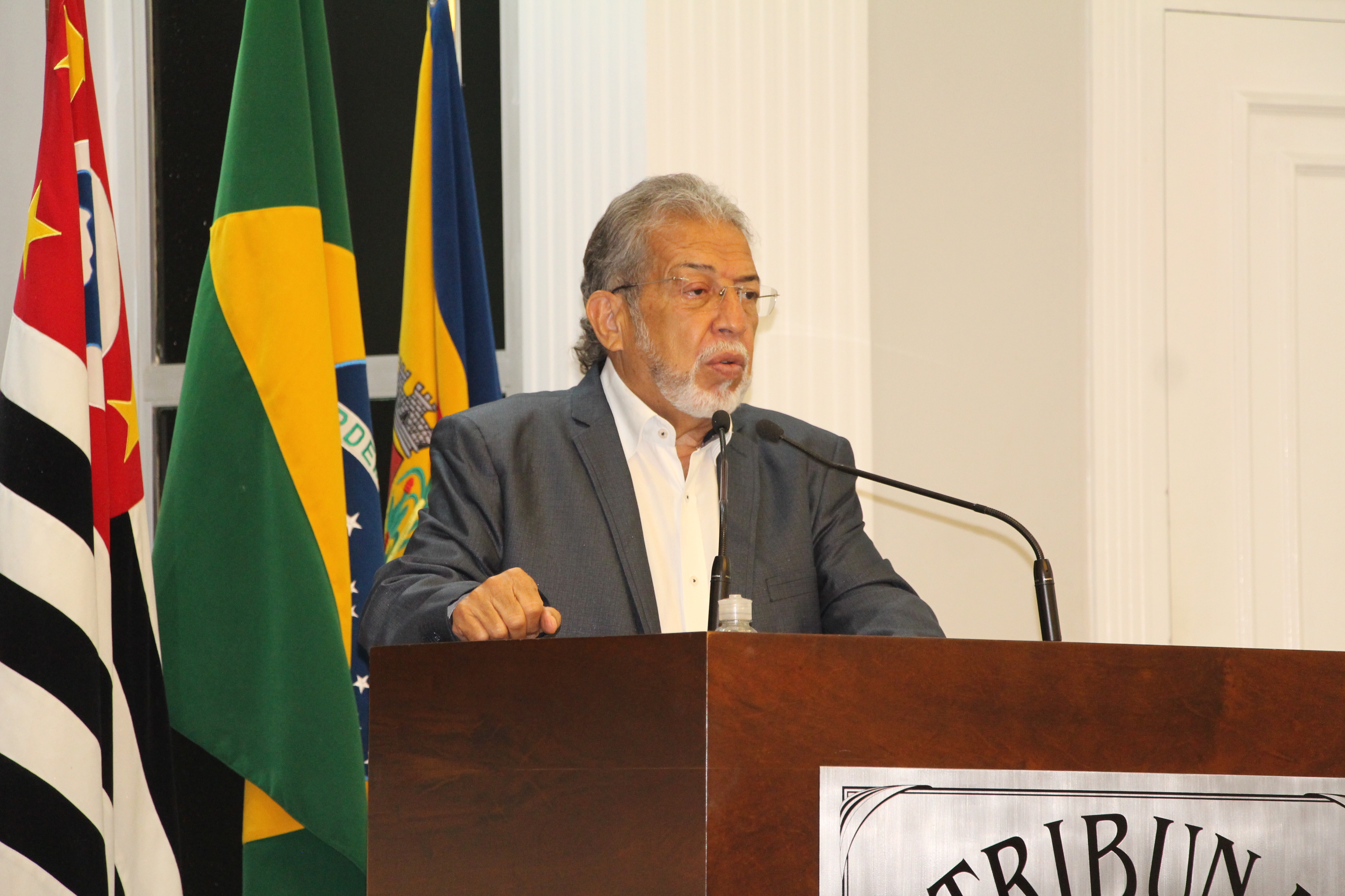 LUIS PEREIRA REQUER INFORMAÇÃO SOBRE VACINAÇÃO NAS ESCOLAS DE CATANDUVA