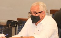 Marquinhos Ferreira busca informações sobre a cor da água no Gabriel Hernandes