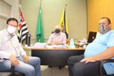 MARQUINHOS FERREIRA RECEBE DEPUTADO DR. SINVAL MALHEIROS EM SEU GABINETE