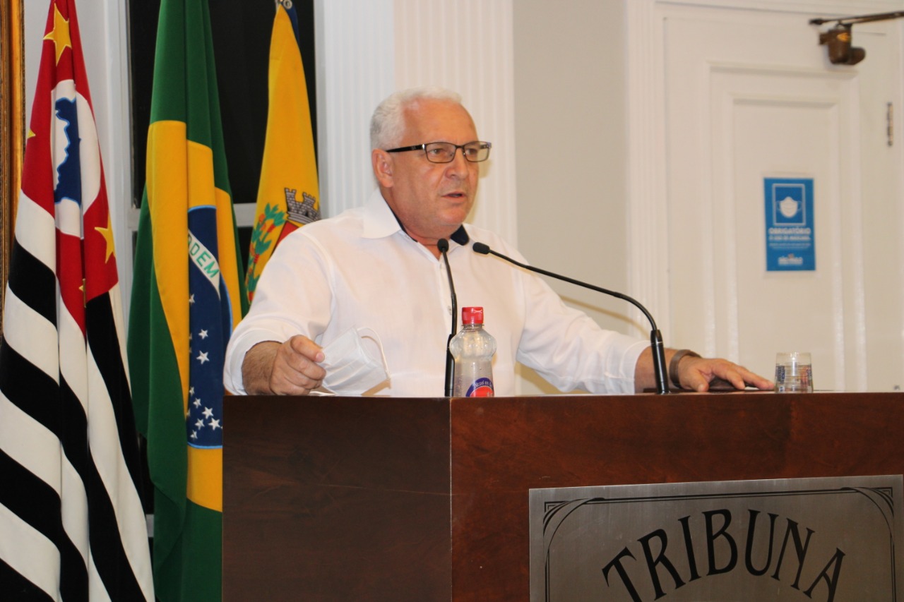 MARQUINHOS FERREIRA REQUER RECAPEAMENTO EM REGIME DE URGÊNCIA NO PARQUE FLAMINGO