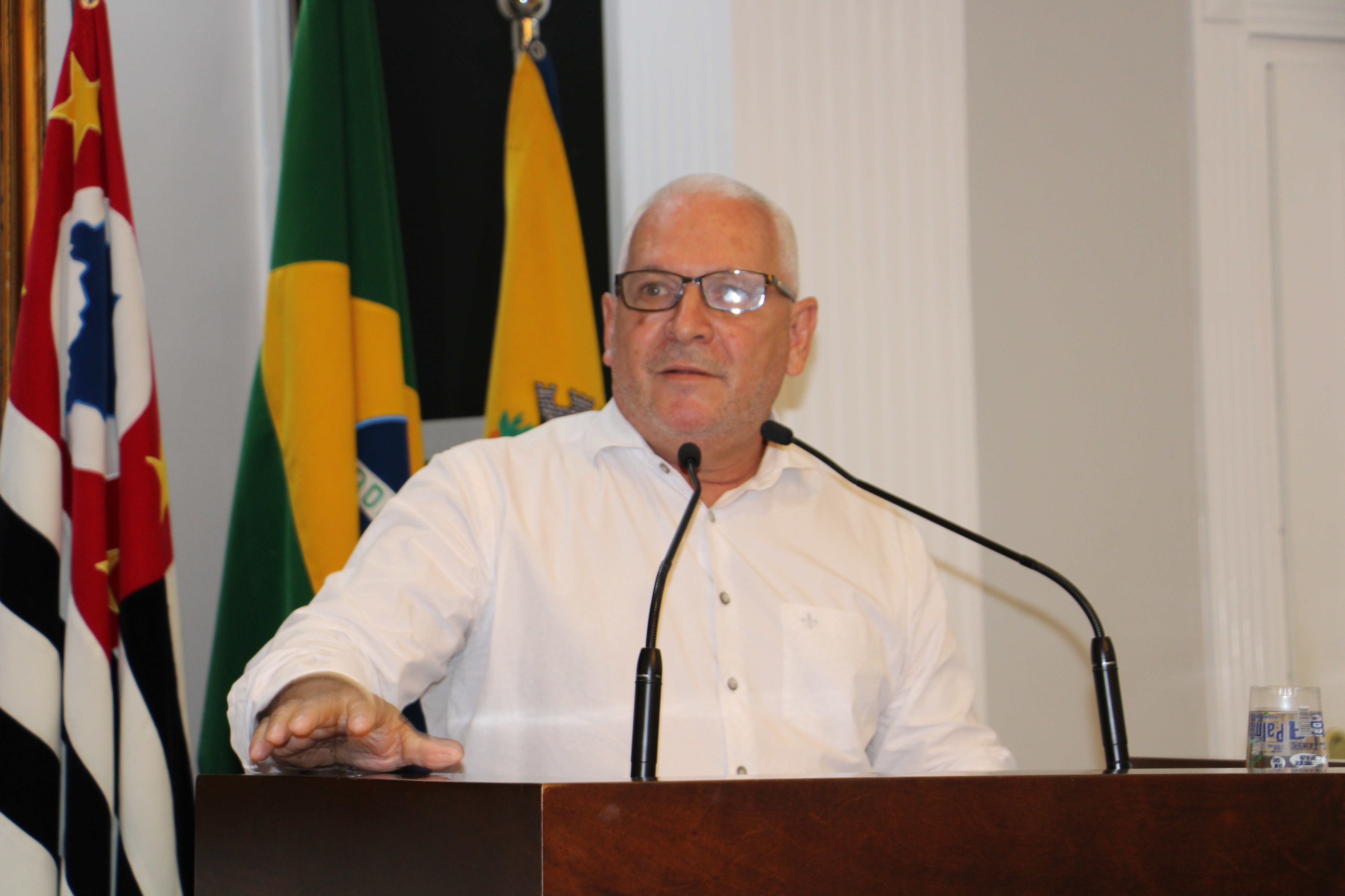MARQUINHOS FERREIRA REQUERE SERVIÇO DE CARRO “FUMACÊ” NOS BAIRROS JULIATTI DE CARVALHO E NOSSO TETO