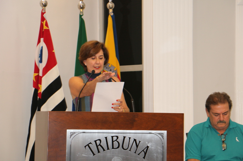 Marta Maria do Espírito Santo Lopes assume como Prefeita de Catanduva 